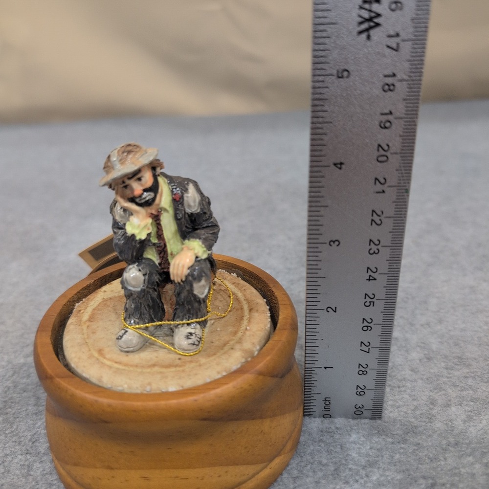 The Emmett Kelly‎ Jr Collection Sad Clown Figurine Exclusively Flambro Sitting - Picture 7 of 7